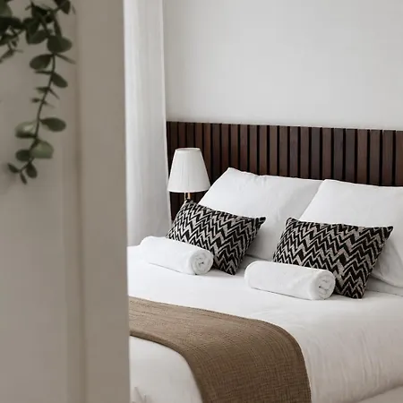 1e- Walk Everywhere From Lisbon's Iconic Neighborhoods, Rossio, Chiado, Baixa And Liberty Avenue