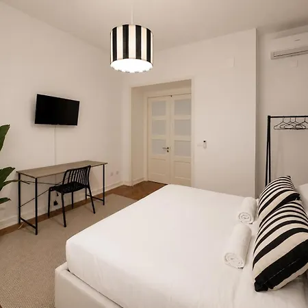 1e- Walk Everywhere From Lisbon's Iconic Neighborhoods, Rossio, Chiado, Baixa And Liberty Avenue Lisboa