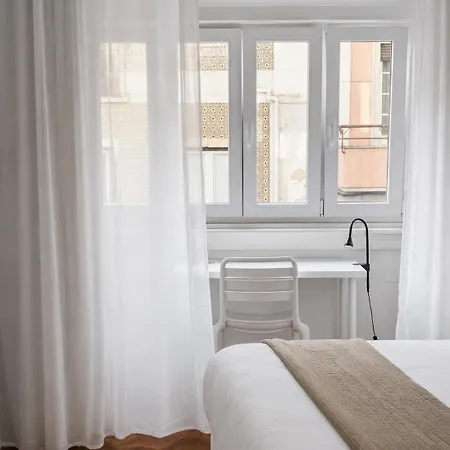 1e- Walk Everywhere From Lisbon's Iconic Neighborhoods, Rossio, Chiado, Baixa And Liberty Avenue Vendégház *