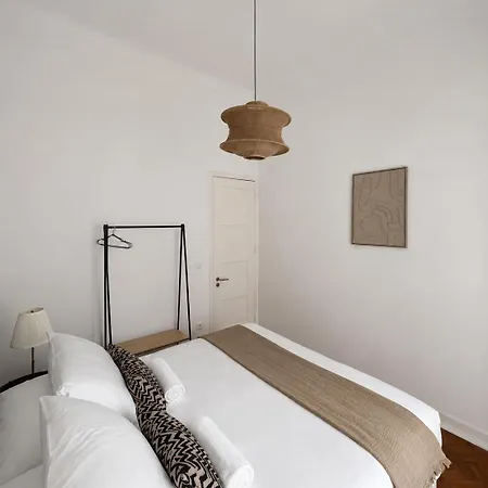 1e- Walk Everywhere From Lisbon's Iconic Neighborhoods, Rossio, Chiado, Baixa And Liberty Avenue *