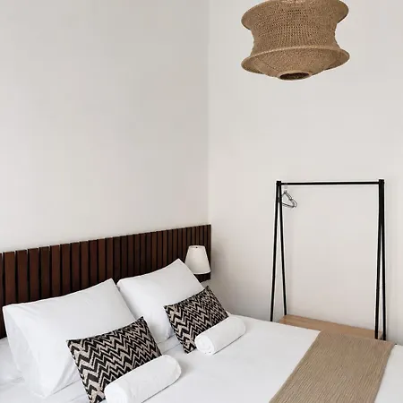 1e- Walk Everywhere From Lisbon's Iconic Neighborhoods, Rossio, Chiado, Baixa And Liberty Avenue ליסבון