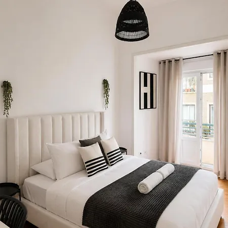 1e- Walk Everywhere From Lisbon's Iconic Neighborhoods, Rossio, Chiado, Baixa And Liberty Avenue Affittacamere Lisbona