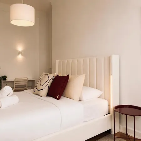 1e- Walk Everywhere From Lisbon's Iconic Neighborhoods, Rossio, Chiado, Baixa And Liberty Avenue *